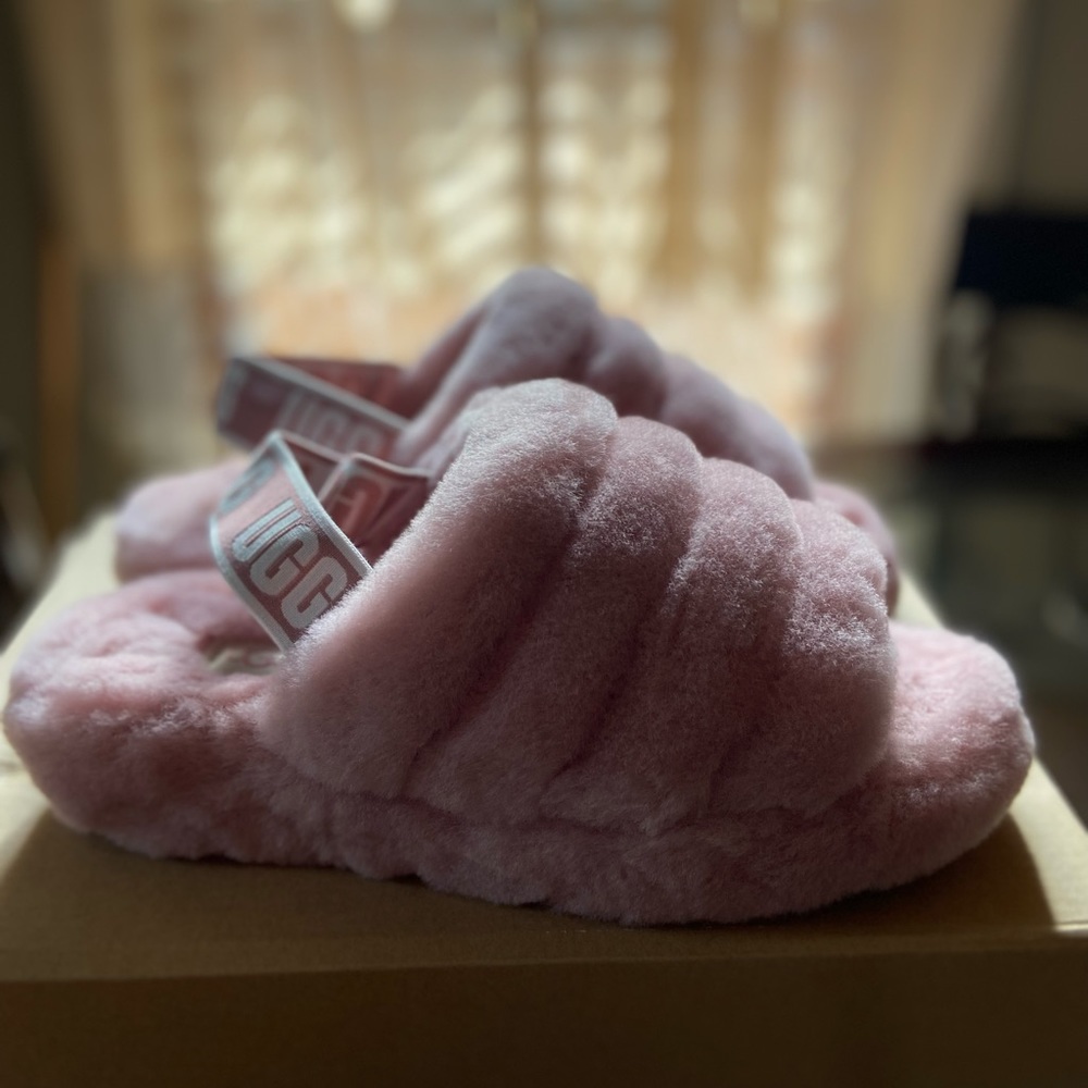 UGG w/fluff yeah slide